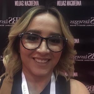 Meet your Posher, Loyda